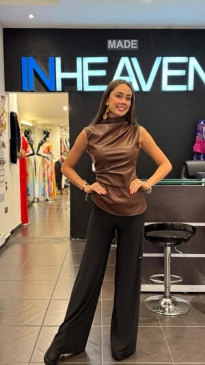 Top en cuero ecológico
